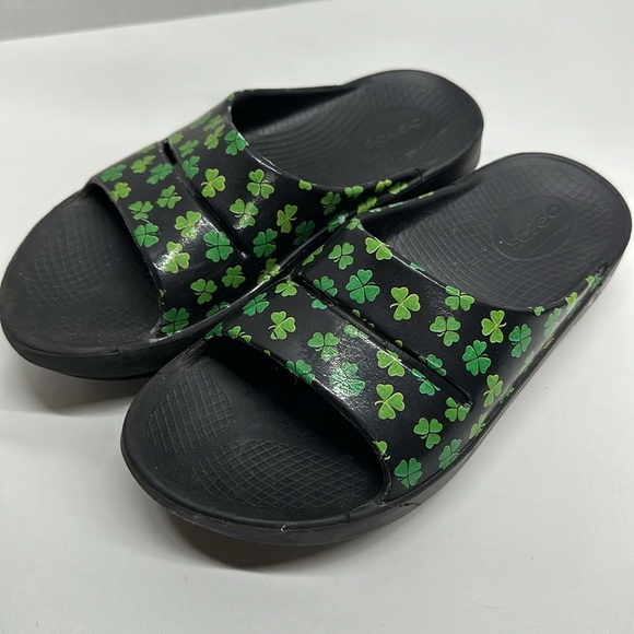 Oofos Ooahh Shamrock Sport Recovery Slide Sandal Shoe Green Clover Leaf Womens 7 - Picture 3 of 8
